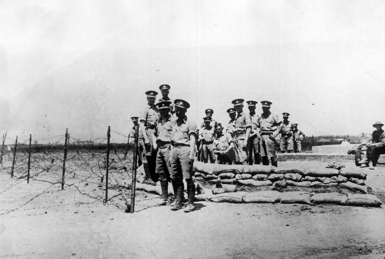 Tientsin (Tianjin), Kina, november 1924: Britiske soldater i en post utenfor de internasjonale konsesjonene før erobringen av byen av troppene til den kinesiske krigsherren Feng Yuxiang (Feng Yu-hsiang, Feng Yu hsiang) - Tientsin (Tianjin) , Kina, november av William M. Timlin