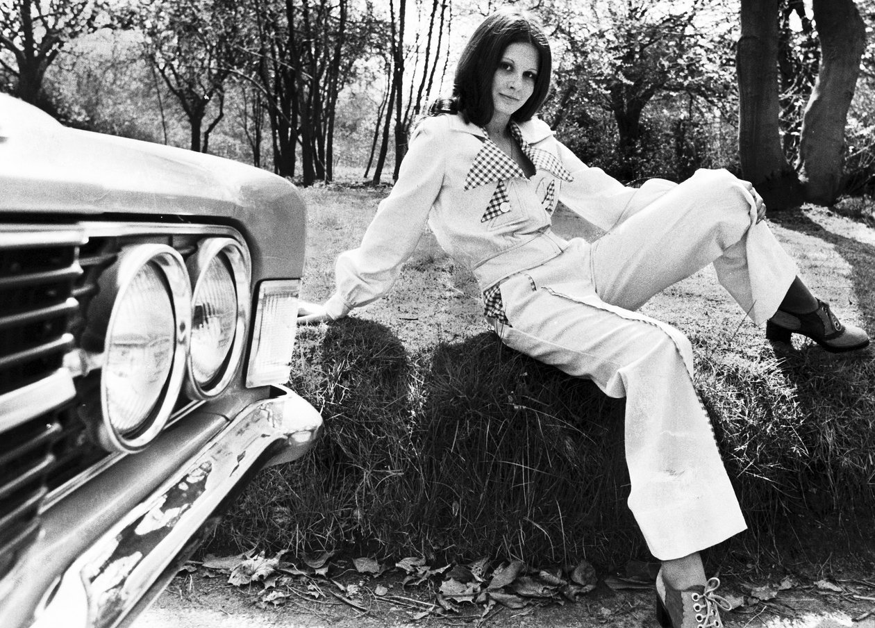 Buksedress, april 1972 av Unbekannt