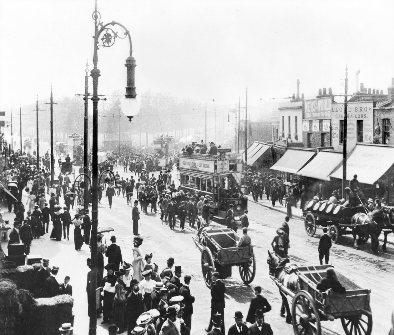 Storbritannia: En travel scene på Uxbridge Road. Shepherds Bush, London av Unbekannt
