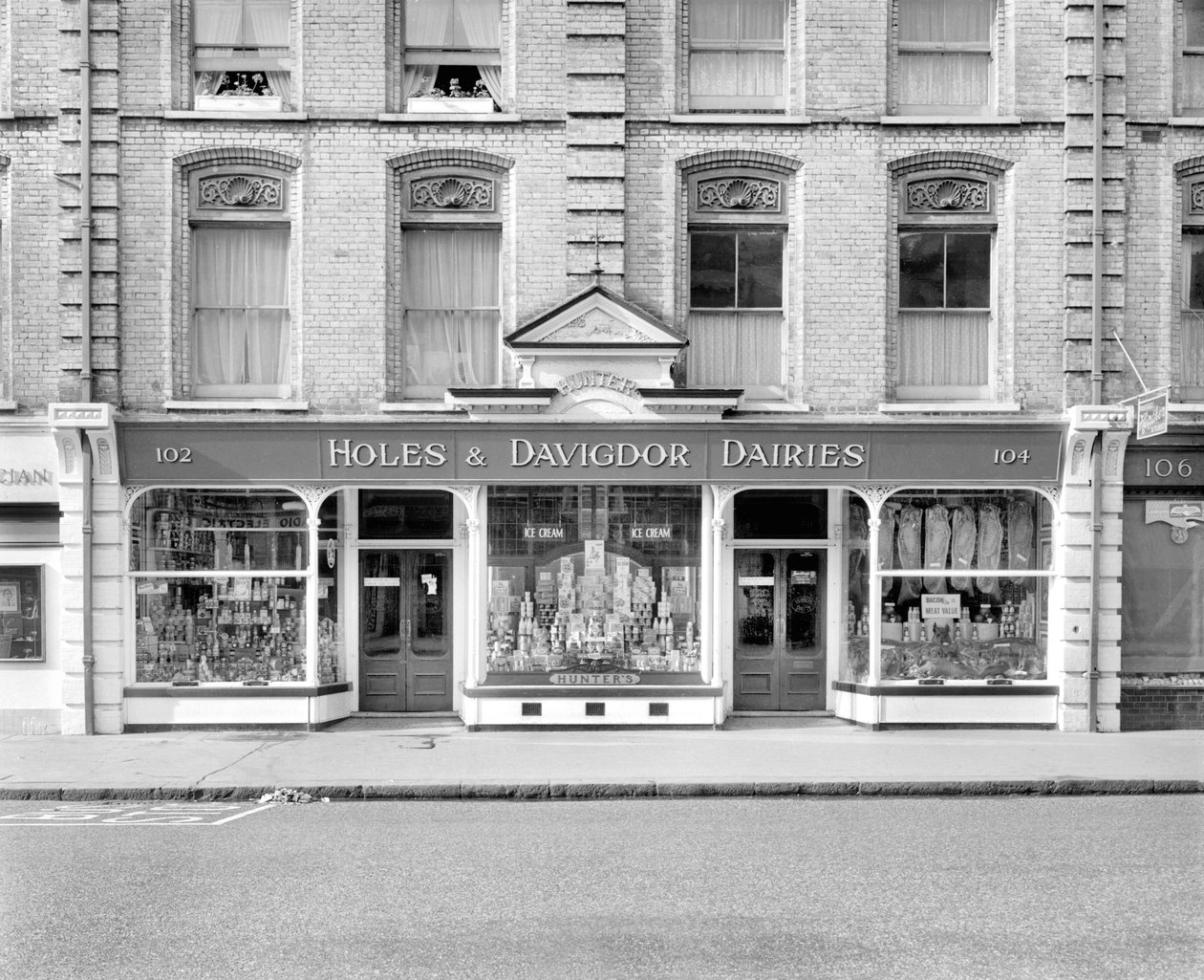Storbritannia: Holes and Davigdor Dairies on Church Road av Unbekannt
