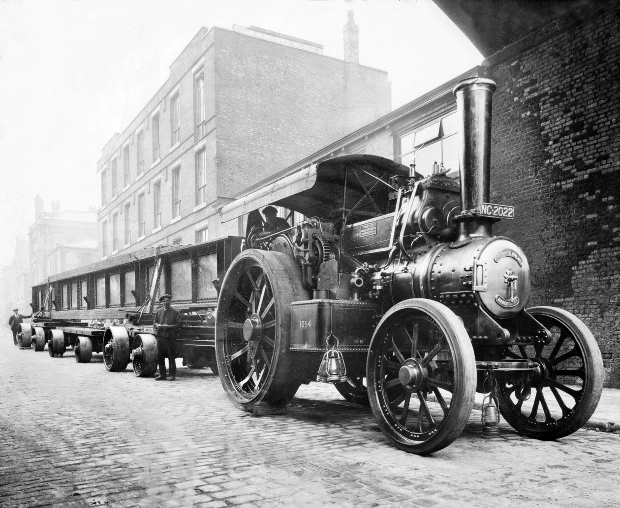 Storbritannia: En trekkmotor som sleper en last. Manchester, c1904 av Unbekannt