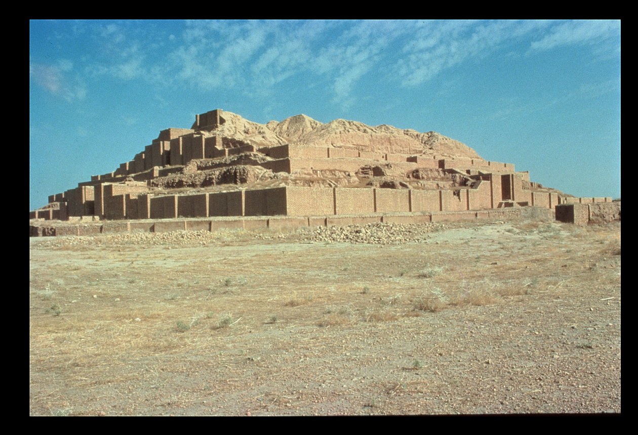 Utsikt fra sør for Ziggurat, bygget av Elamit-kongen Untash-Gal (1265-46 f.Kr.) (bilde) av Unbekannt