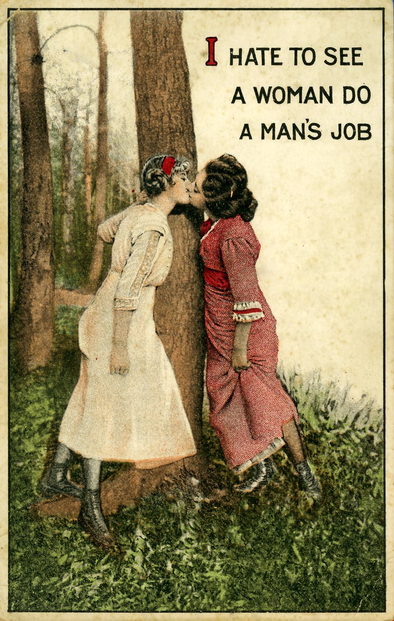 Vintage postkort som viser to kvinner som kysser, "Jeg hater å se en kvinne gjøre en manns jobb" 1914 (litho) av Alec Hunter