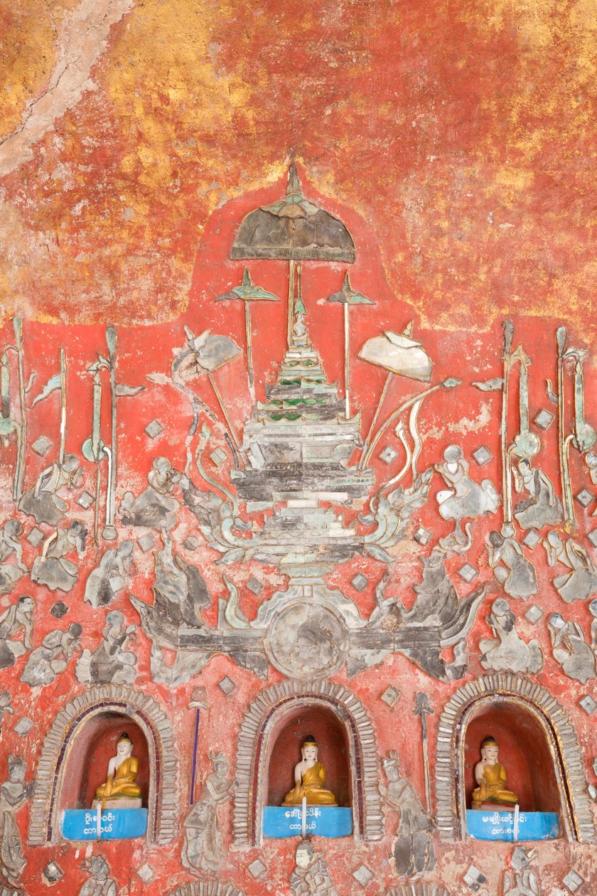 Vegg med små Buddhaer og blyholdige glassfigurer, Shwe Yaunghwe Kyaung kloster, Nyaungshwe, Inle Lake, Myanmar (bilde) av Unbekannter Künstler