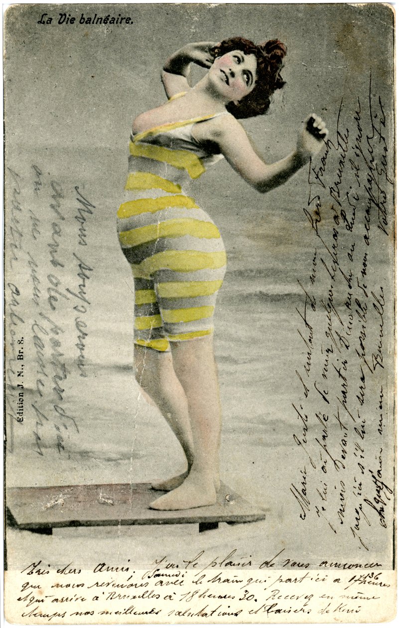 Kvinne i badedrakter, ca. tidlig på 1900-tallet (postkort) av Alec Hunter