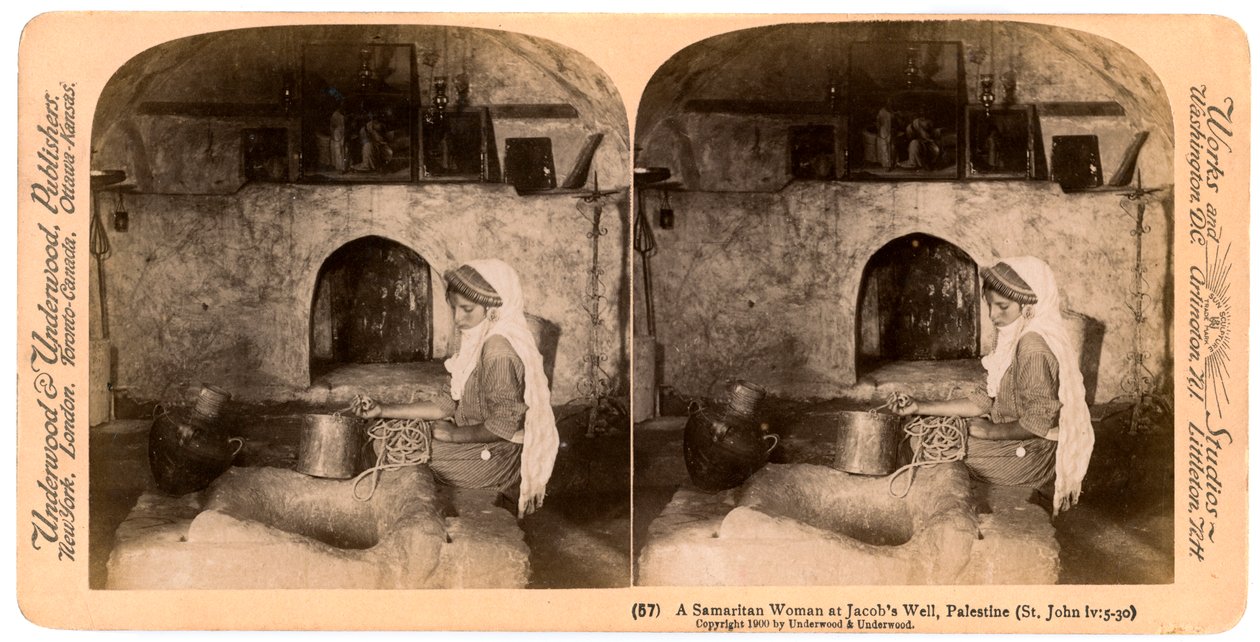 En samaritansk kvinne ved Jacobs Well, Palestina, 1900. av Underwood and Underwood