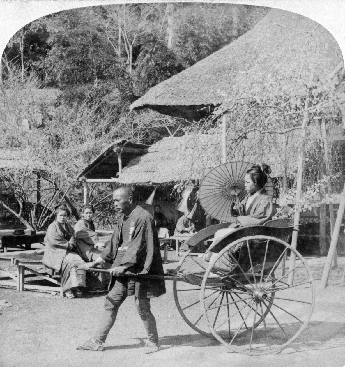 En morgentur i en jinrikisha-rickshaw, Sugita, Japan, 1896. av Underwood and Underwood