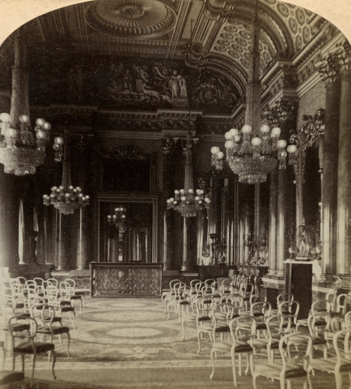 Ballroom, Buckingham Palace, London. av Underwood and Underwood