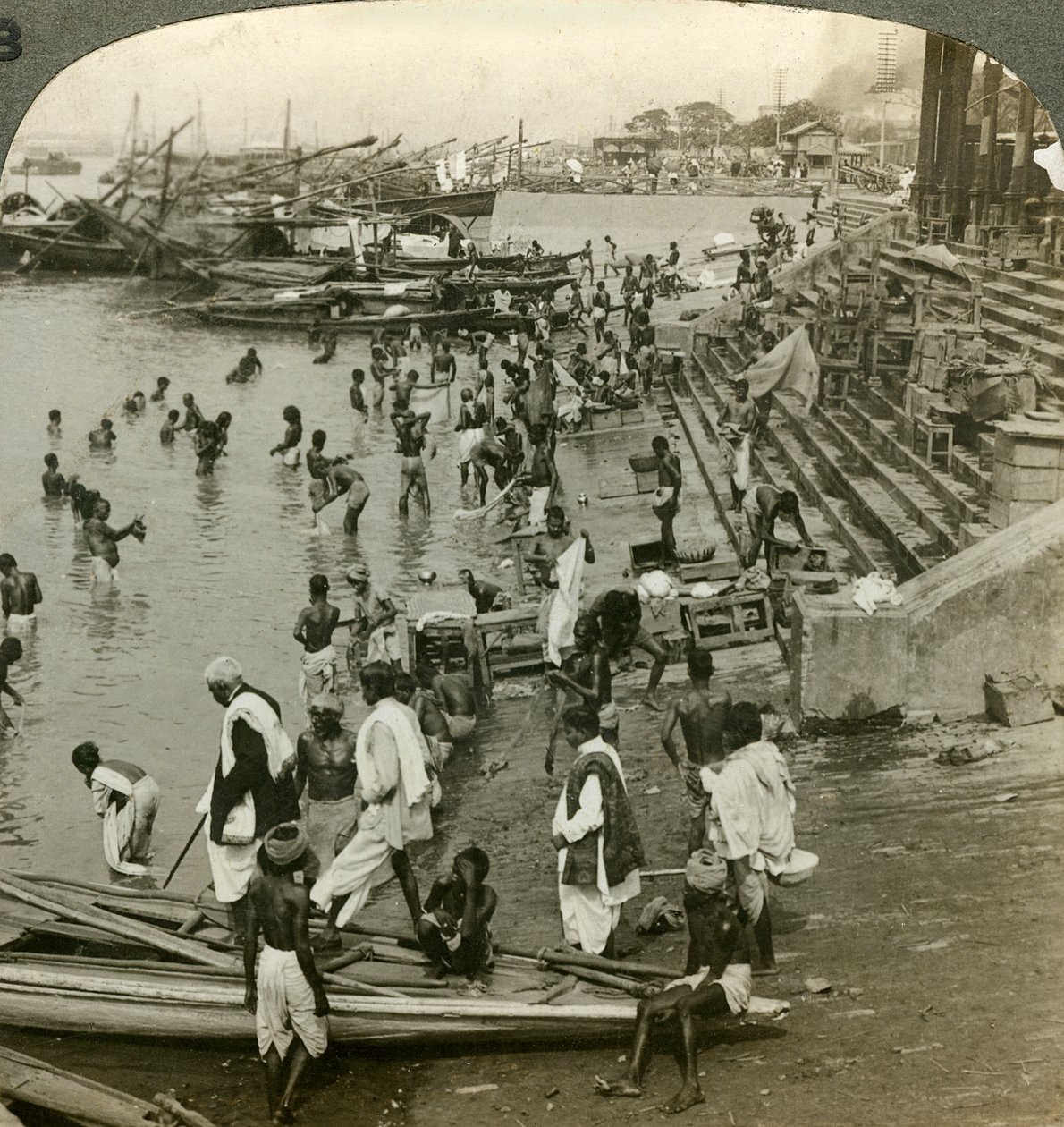Bading ved en Ghat på Ganges, Calcutta, India, ca 1900-tallet. av Underwood and Underwood