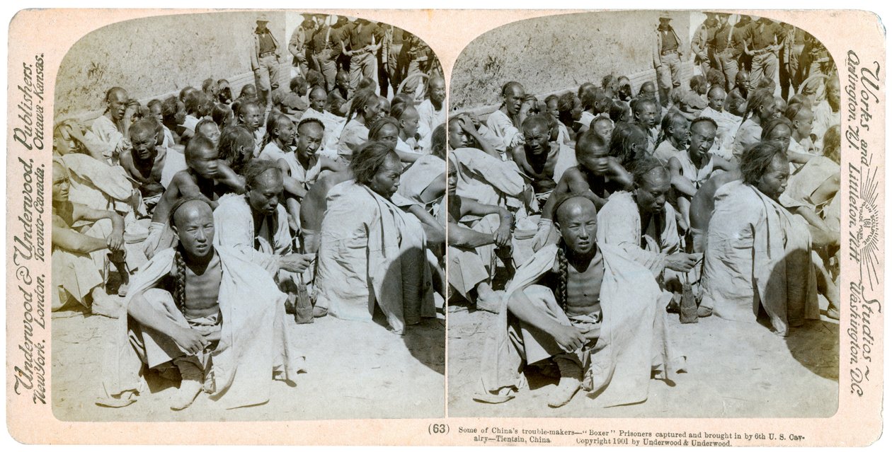 Bokserfanger tatt til fange og brakt inn av US 6th Cavalry, Tientsin, Kina, 1901. av Underwood and Underwood
