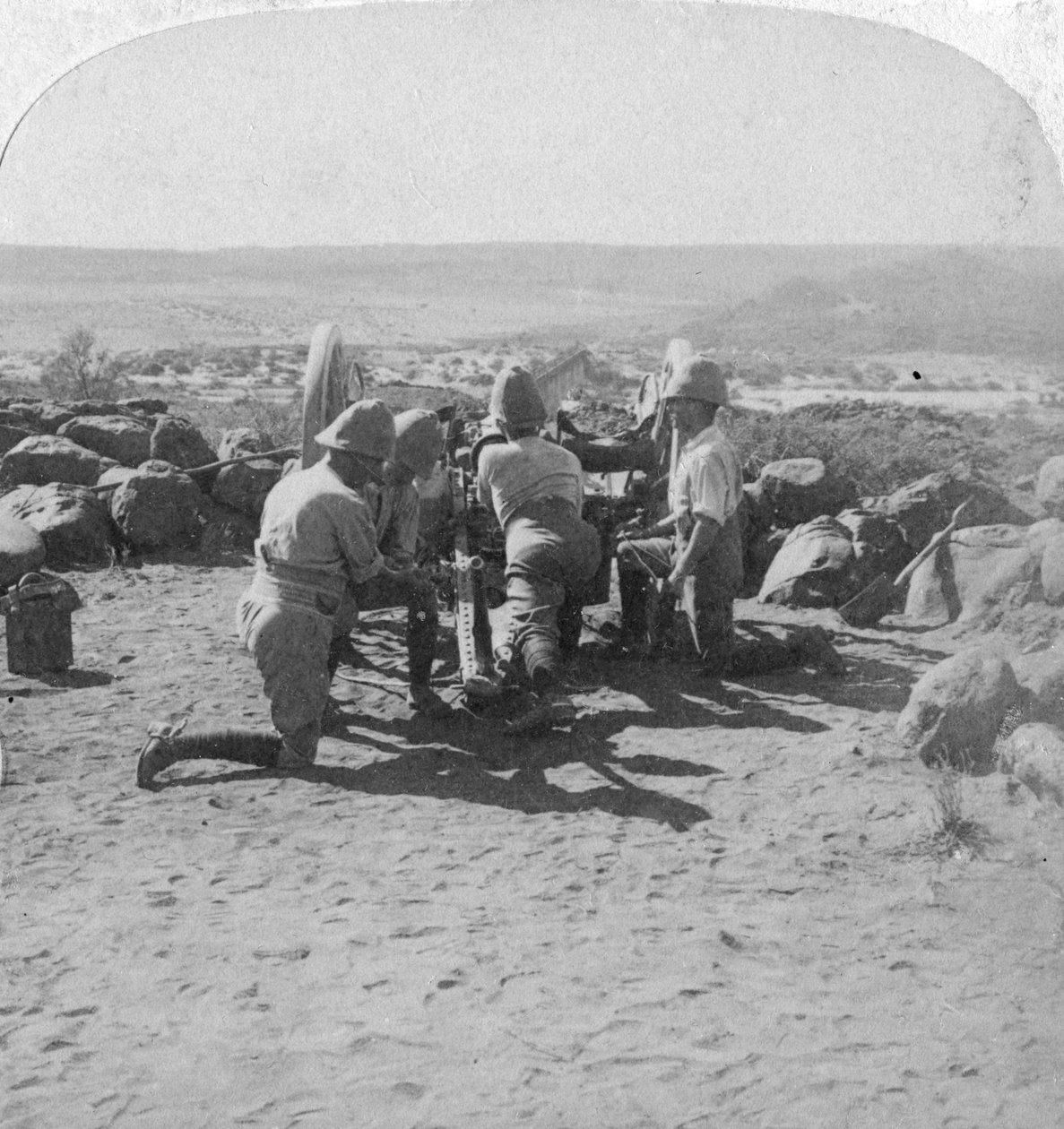 Britisk artilleri i aksjon, Sør-Afrika, 2. boerkrig, 6. februar 1900 av Underwood and Underwood