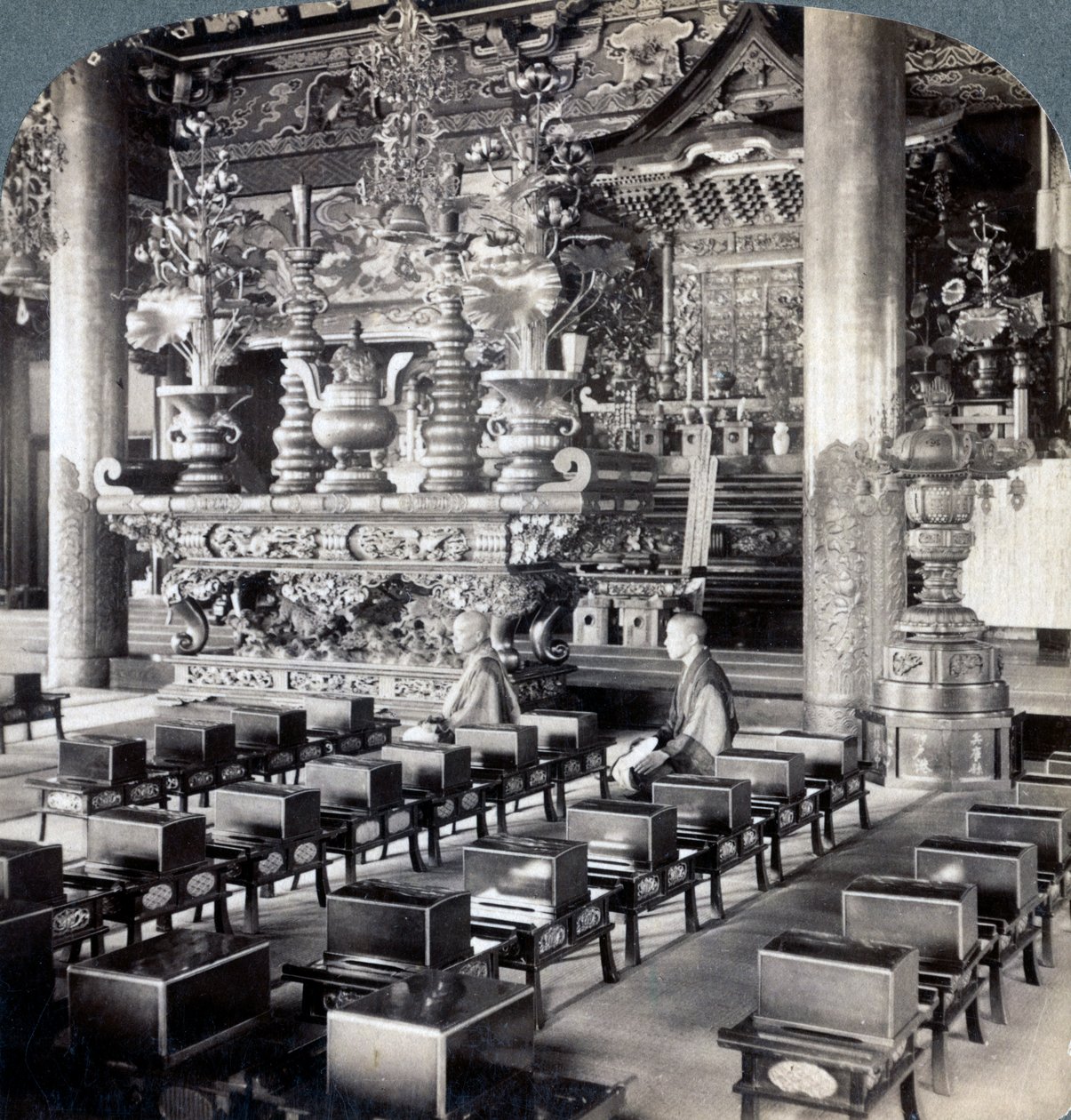 Buddhistiske prester i Ikegami-tempelet, Omori, Japan, 1904. av Underwood and Underwood