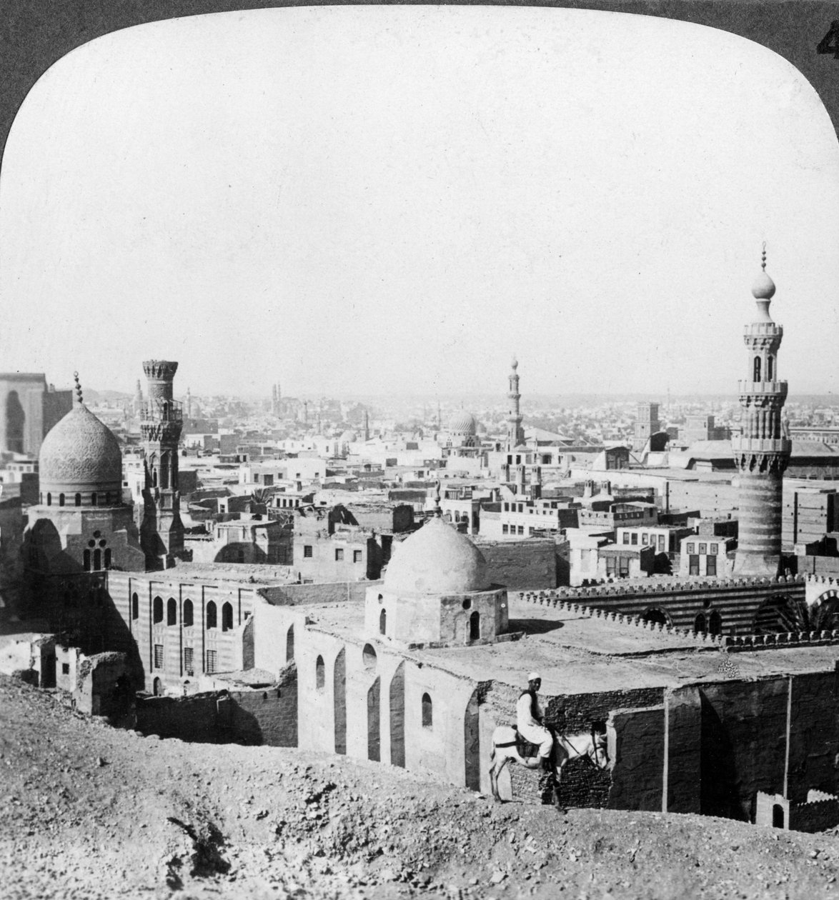 Kairo, ser sørvestover, over byen til pyramidene, Egypt, 1905. av Underwood and Underwood