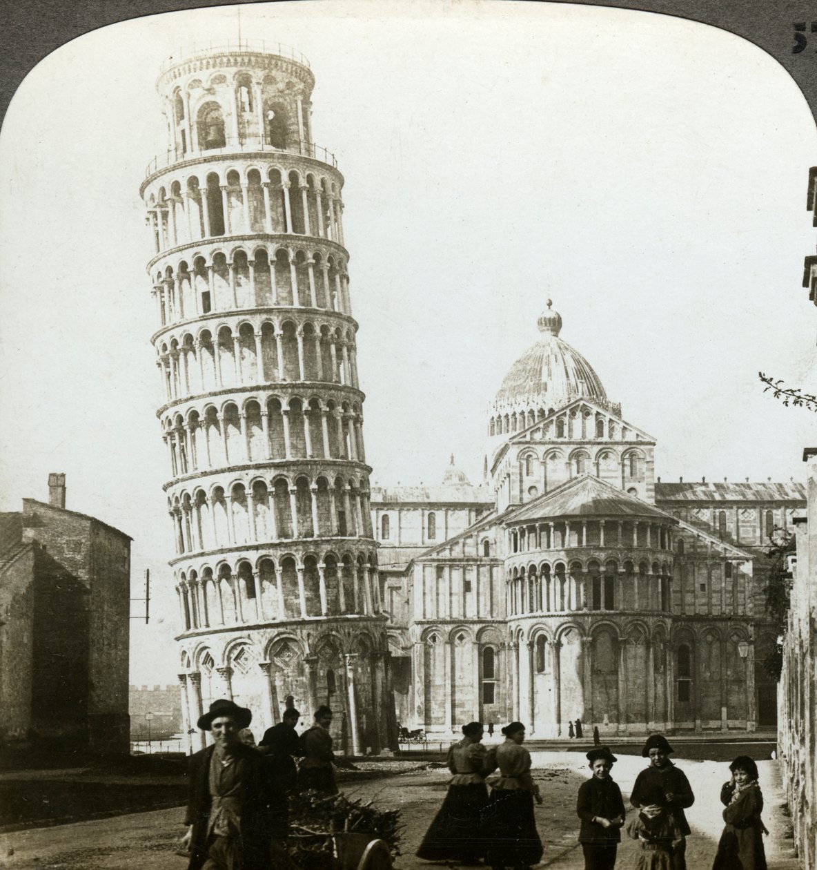 Katedralen og det skjeve tårnet i Pisa, Italia. av Underwood and Underwood