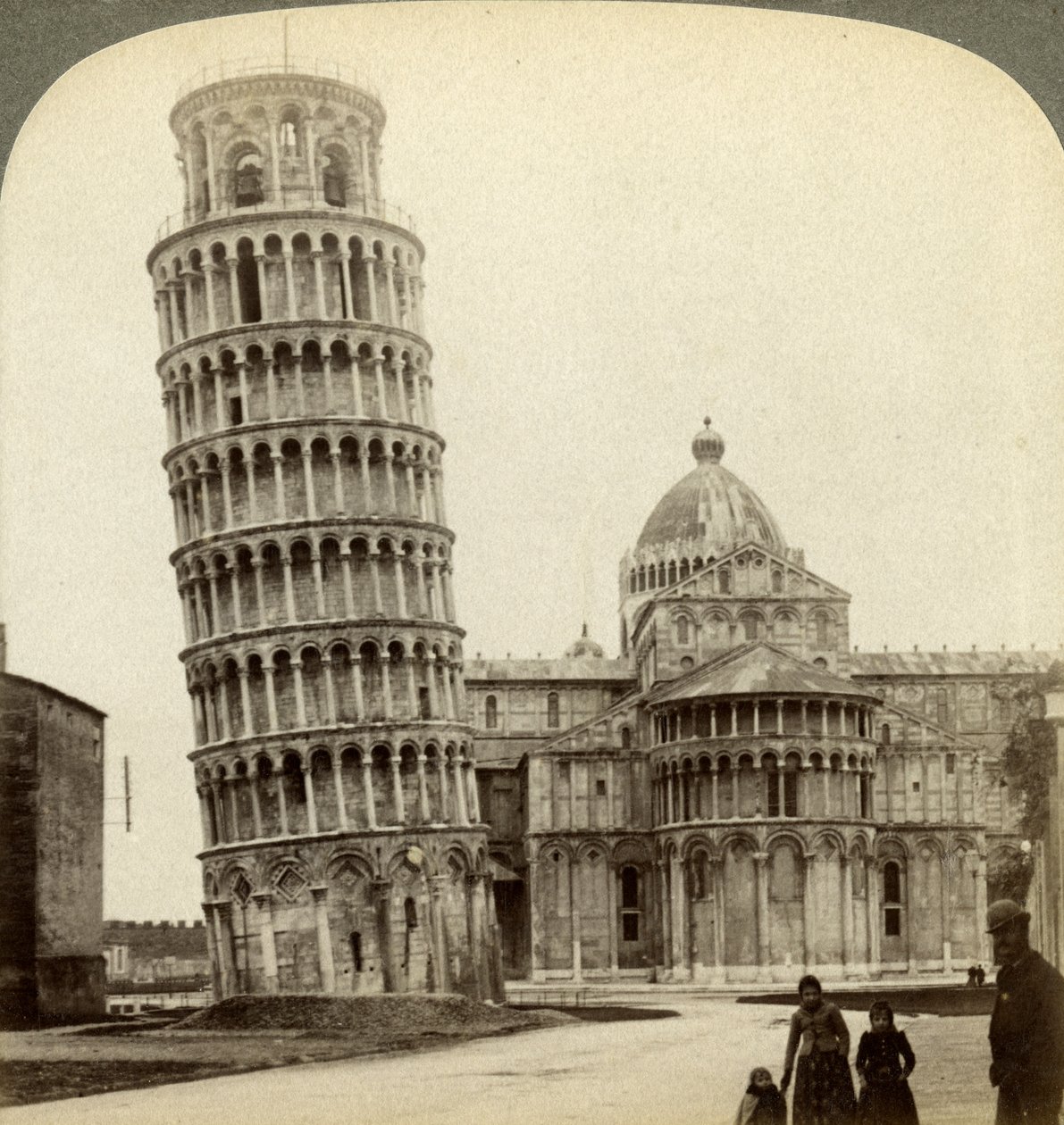 Katedralen og det skjeve tårnet i Pisa, Italia. av Underwood and Underwood