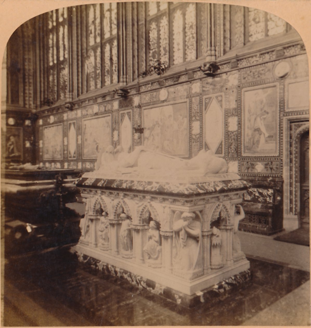 Cenotaph of the Prince Consort, i Albert Memorial Chapel, Windsor, England, 1900. av Underwood and Underwood