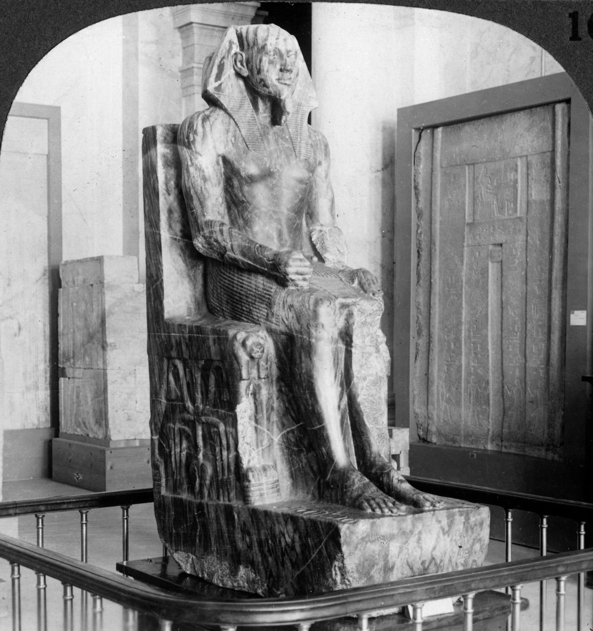 Diorit-statue av kong Khafre, byggeren av den andre pyramiden i Gizeh, Kairo, Egypt, 1905. av Underwood and Underwood