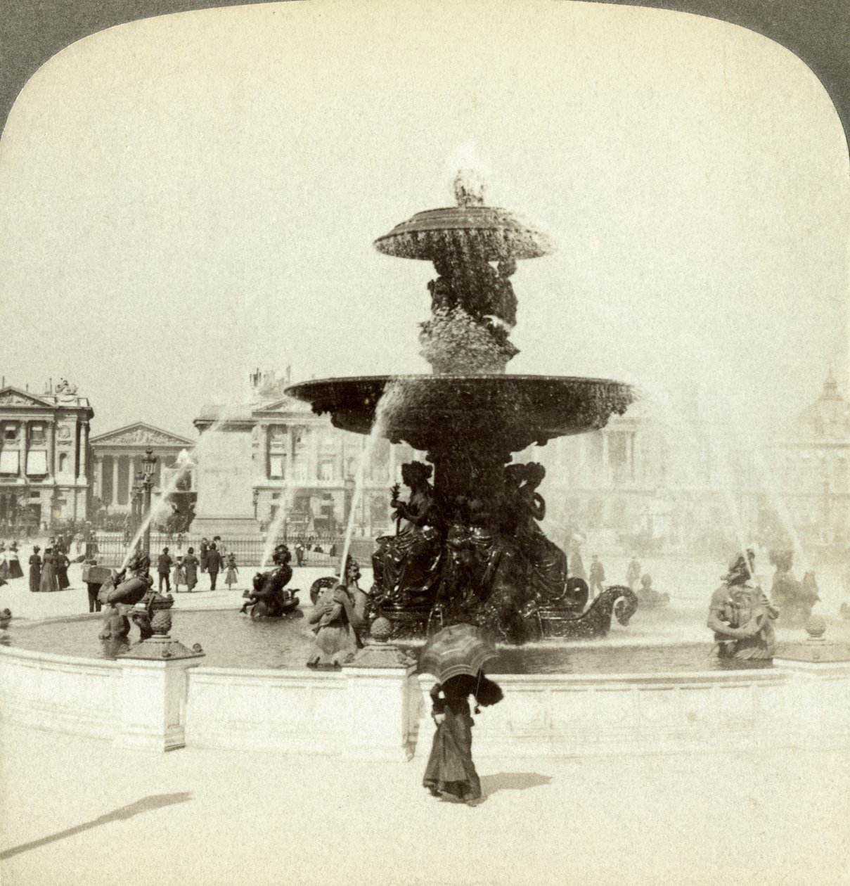 Fontene, Place de la Concorde, Paris, Frankrike. av Underwood and Underwood