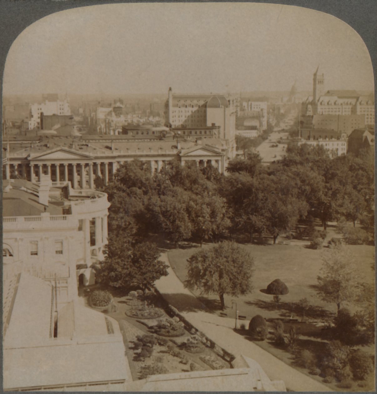 Fra marinedepartementet ... forbi Det hvite hus og finansdepartementet, til Capitol, Washington, U.S.A., 1902. av Underwood and Underwood