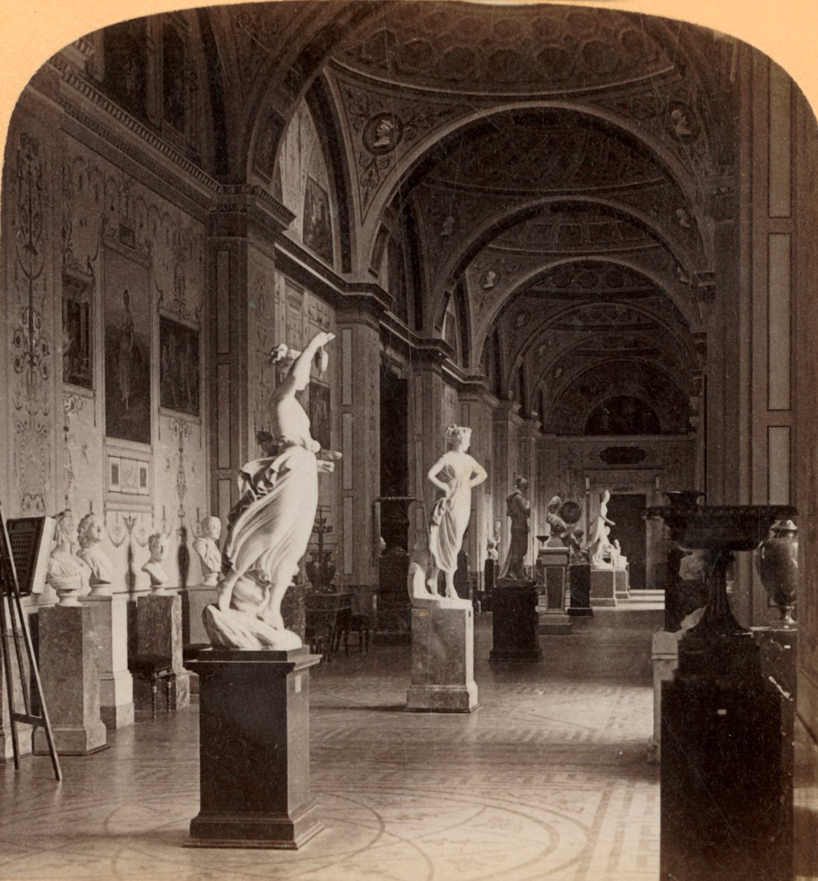 Gallery of Modern Sculpture, I Eremitasjen, St. Petersburg, Russland, 1898. av Underwood and Underwood