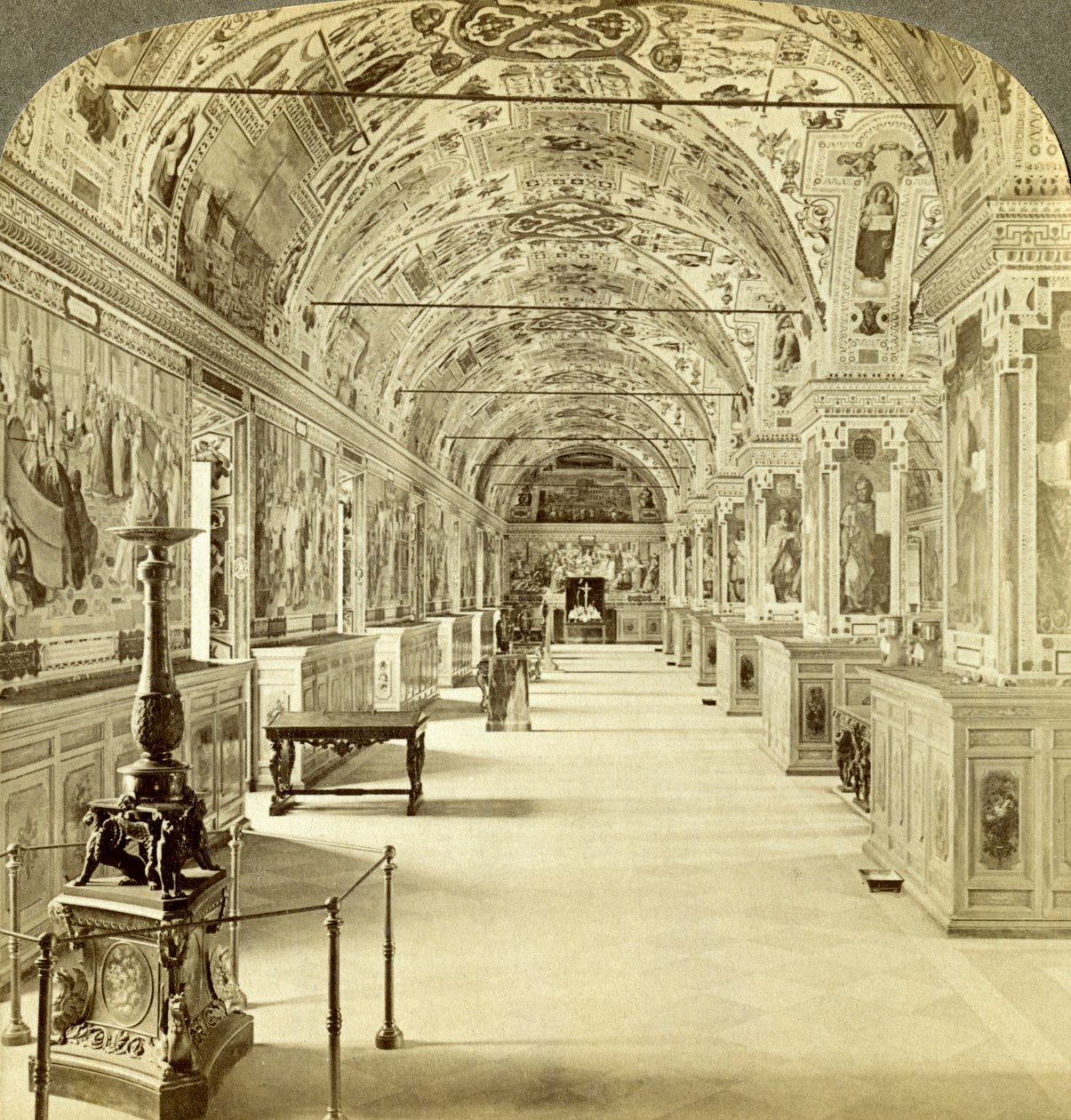 Interiør i Vatikanets bibliotek, Roma, Italia. av Underwood and Underwood