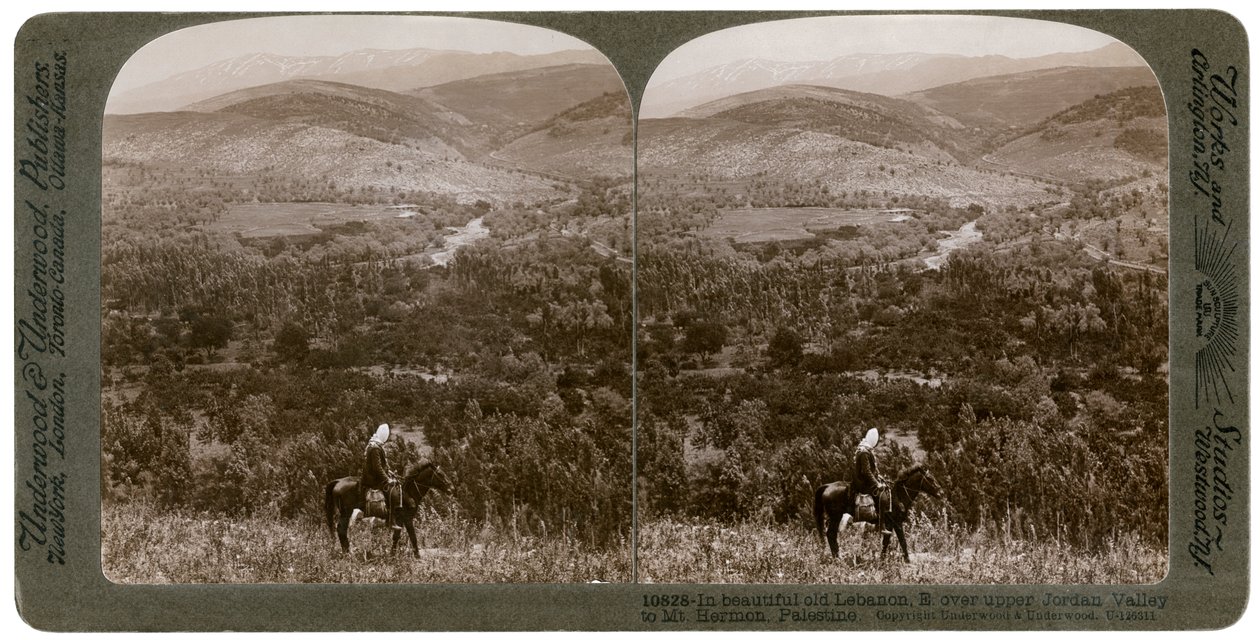 Libanon, ser østover over den øvre Jordandalen til Hermon-fjellet, 1900-tallet. av Underwood and Underwood