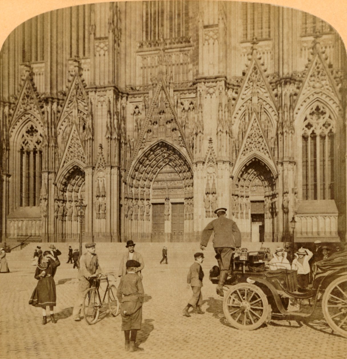 Hovedportal og forseggjort ornamentert fasade, katedralen, Köln, Tyskland, 1902. av Underwood and Underwood