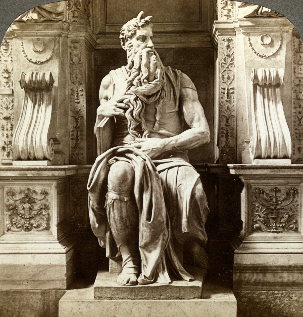 Michelangelos statue av Moses, San Pietro-kirken i Vincoli, Roma, Italia. av Underwood and Underwood
