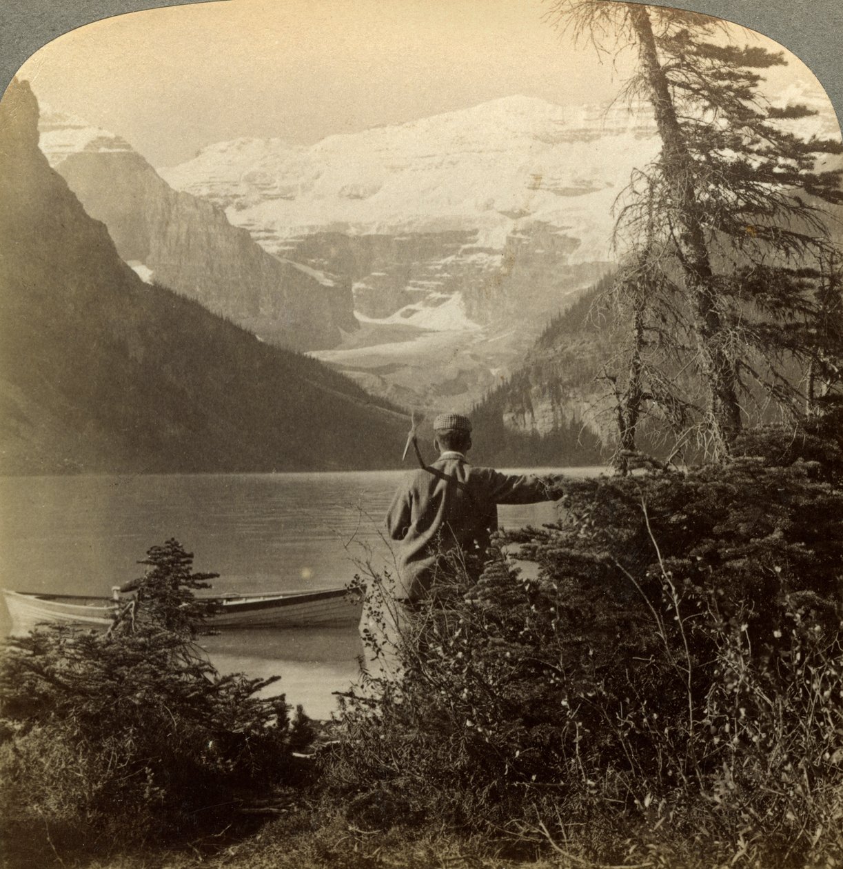 Mount Victoria, Rocky Mountains, Alberta, Canada. av Underwood and Underwood