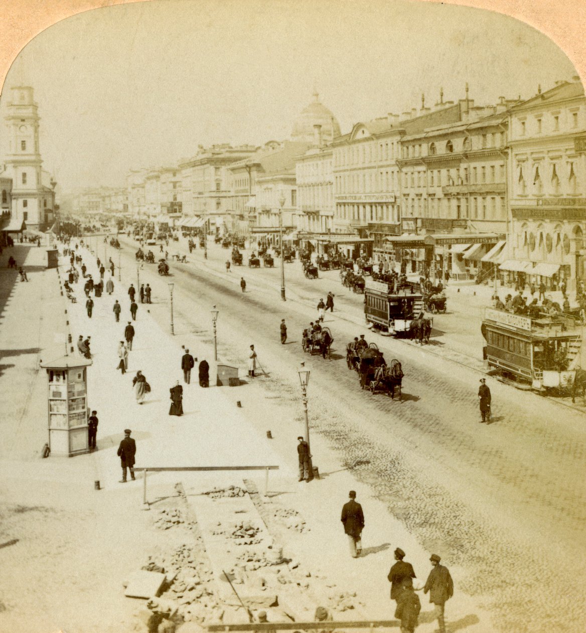Nevsky Prospekt, hovedgaten i St Petersburg, Russland, 1897 av Underwood and Underwood