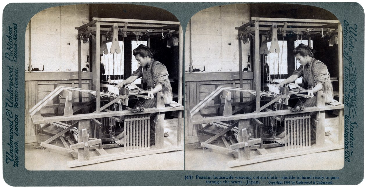 Bondehusmor som vever bomullstøy, Japan, 1904 av Underwood and Underwood