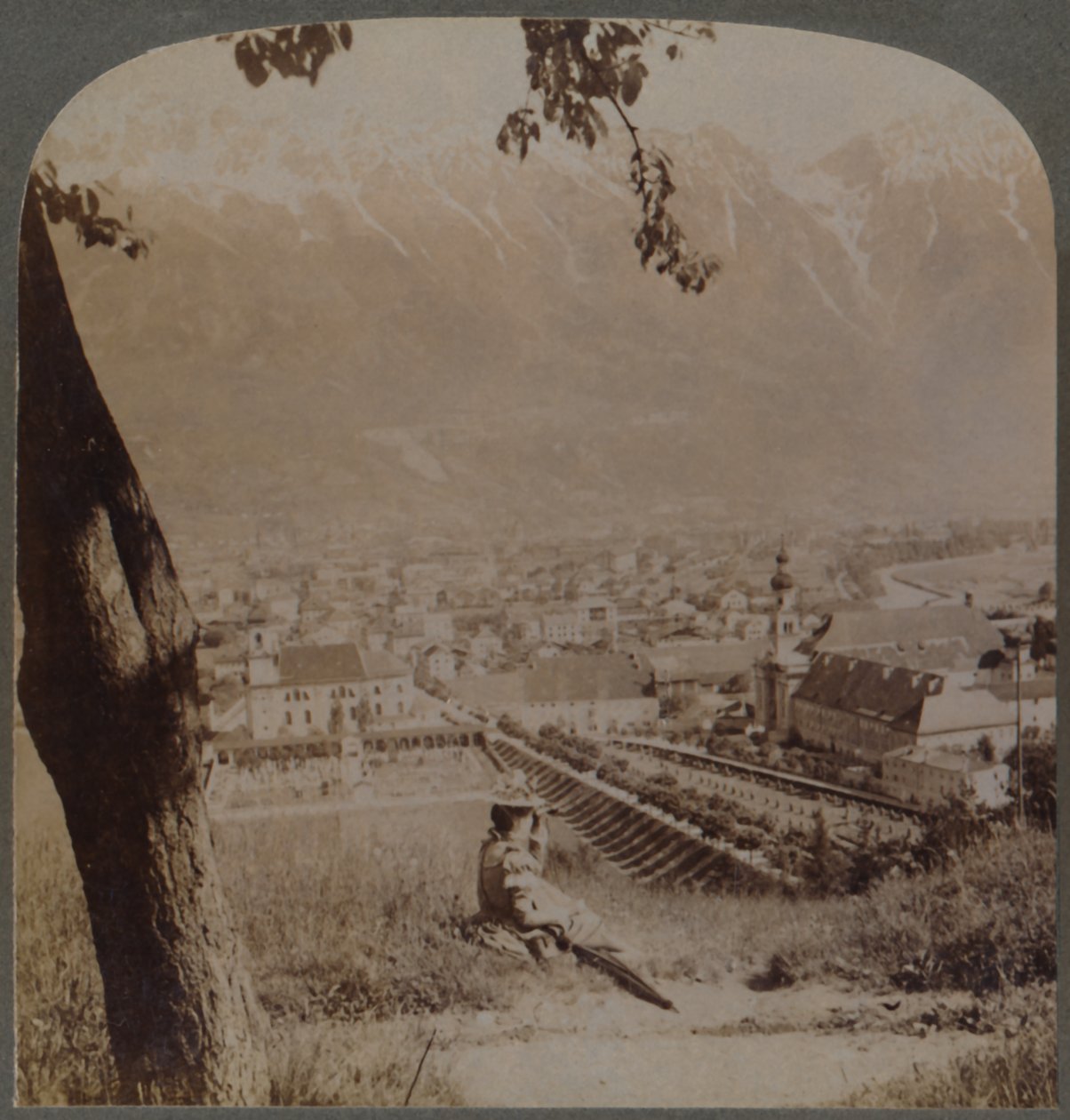 Pittoreske Innsbruck, hovedstaden i Tyrol, Østerrike - under de bayerske alpene, 1898. av Underwood and Underwood