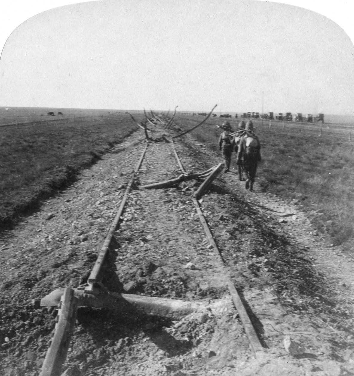 Royal Engineers reparerer en jernbane ødelagt av Boers, Kroonstad, Sør-Afrika, 1900 av Underwood and Underwood