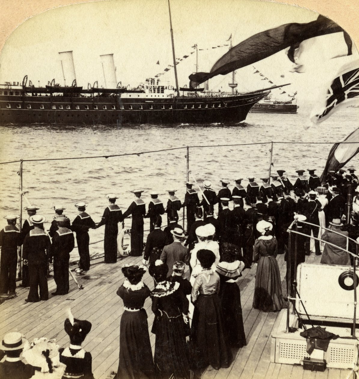 Royal Yacht passerte slagskipet HMS Nile, Coronation Review, Spithead, Hampshire, 1902. av Underwood and Underwood