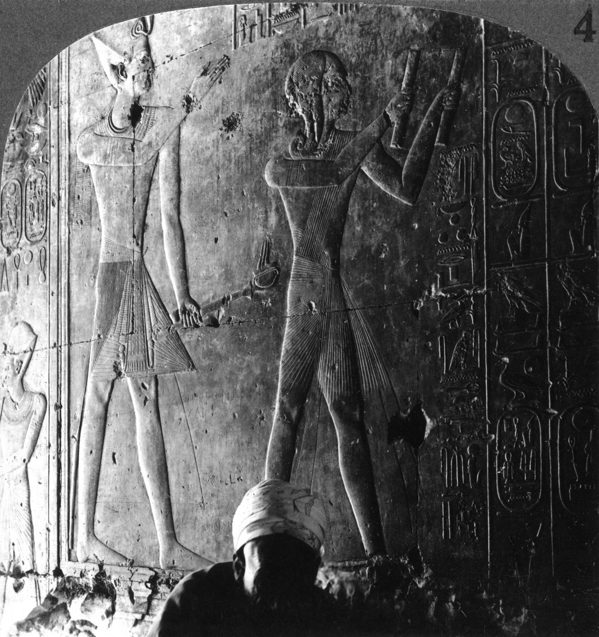 Sethos I og hans sønn Ramses II tilbad sine forfedre, Abydos, Egypt, ca 1900. av Underwood and Underwood
