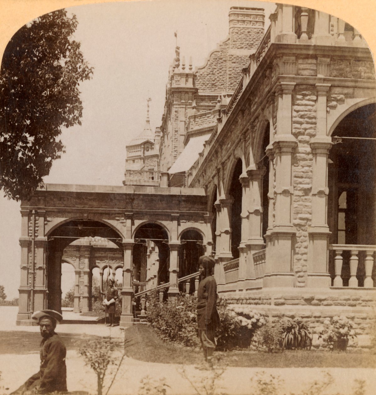South Front of Viceregal Lodge...i Simla, den sjarmerende sommerhovedstaden i India, 1902. av Underwood and Underwood