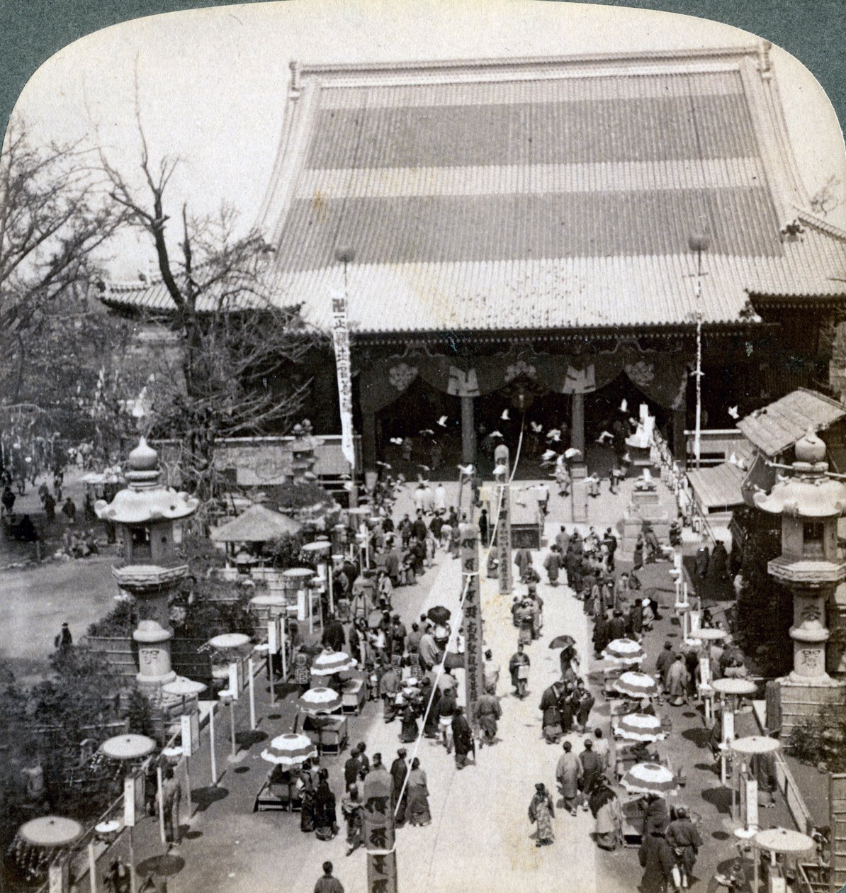 Sørfronten av Asakusa-tempelet, Tokyo, Japan, 1904 av Underwood and Underwood