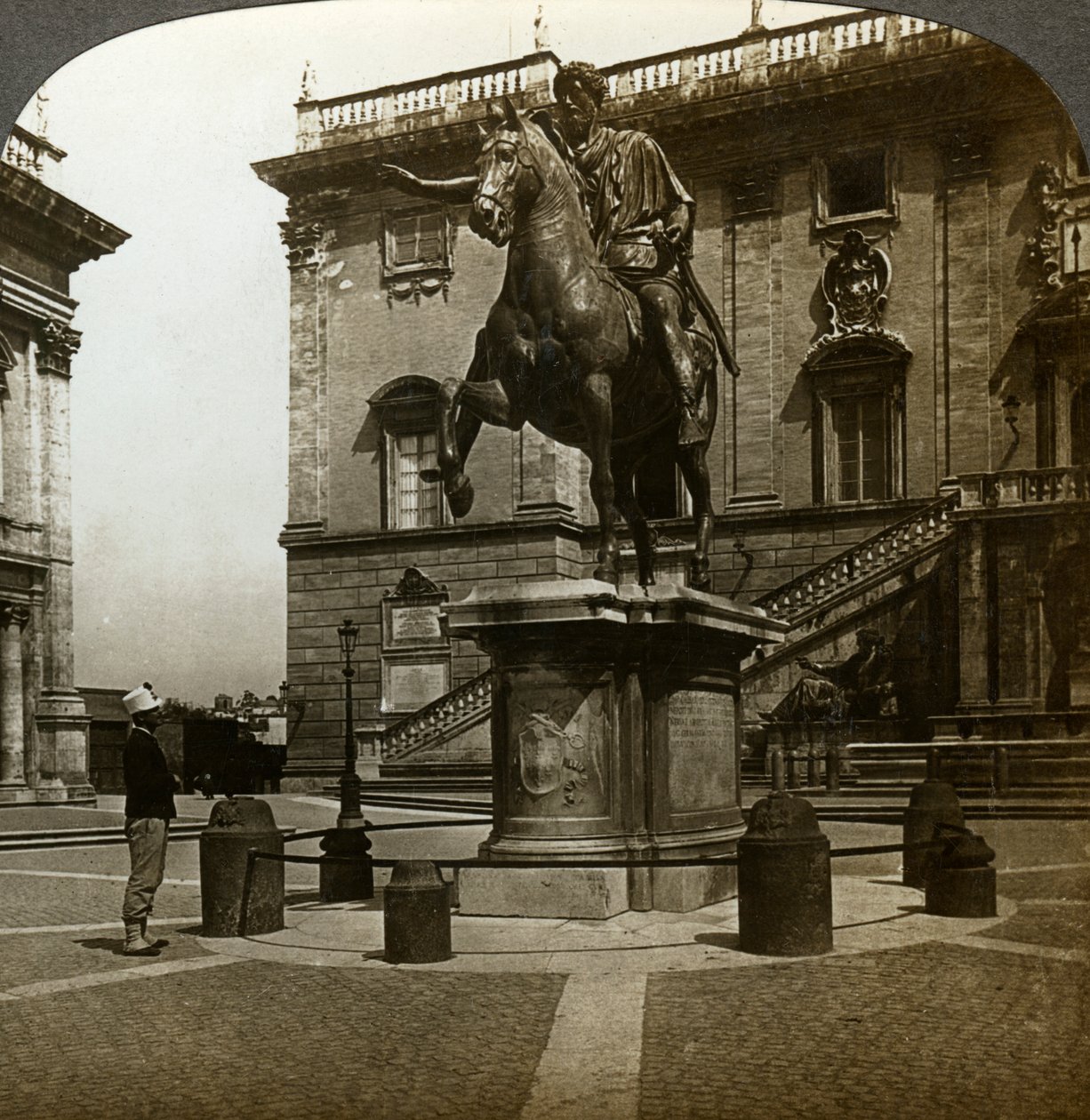 Statue av keiser Marcus Aurelius, Roma, Italia. av Underwood and Underwood