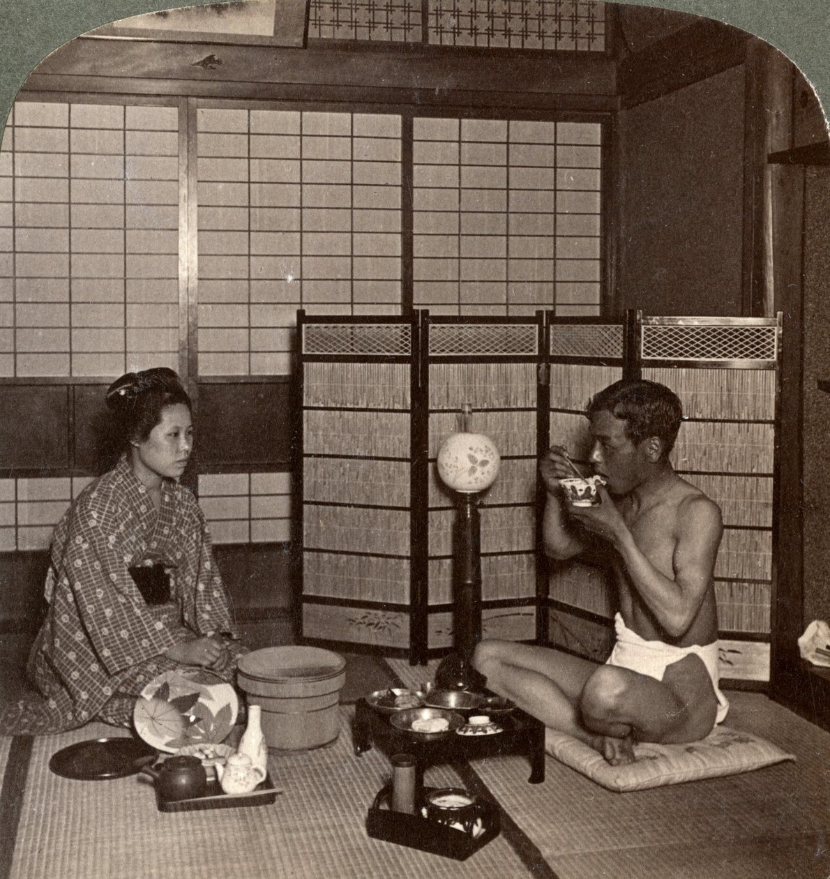 Sommer kveldsmåltid på et hotell, Hiroshima, Japan, 1904 av Underwood and Underwood