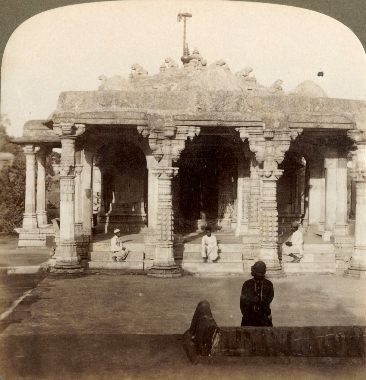 Fantastiske marmortempler i Dilwarra, på Abu, det hellige fjellet til Jains, India, 1903. av Underwood and Underwood