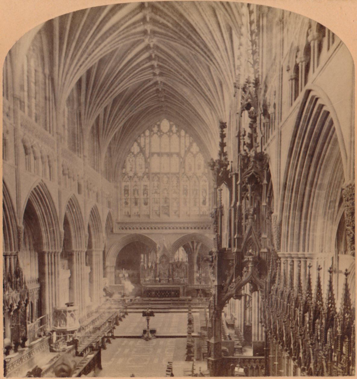 Koret fra den vestlige enden, Cathedral, Exeter, England, 1900. av Underwood and Underwood