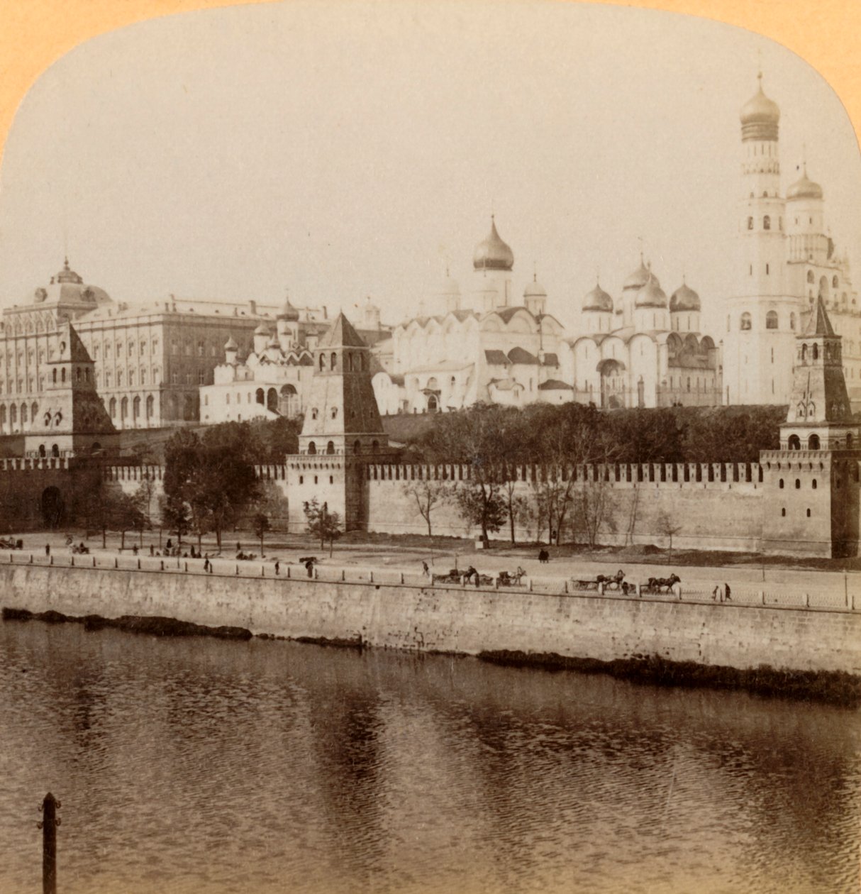 Kreml, Moskva, Russland - Der ligger våre gamle tsarer og sover, 1898. av Underwood and Underwood