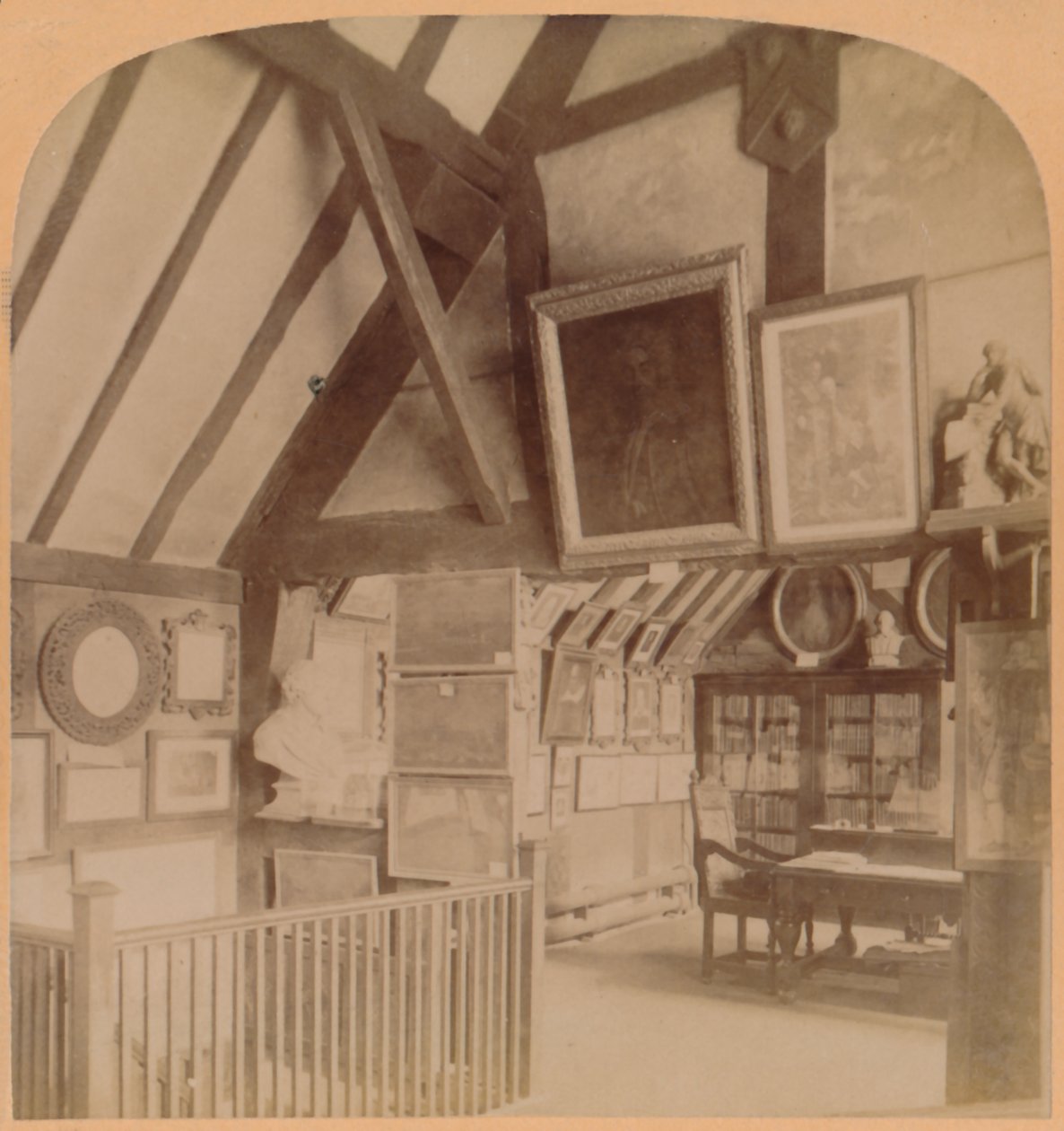Biblioteket i Shakespeares hus, Stratford-on-Avon, England, 1900. av Underwood and Underwood