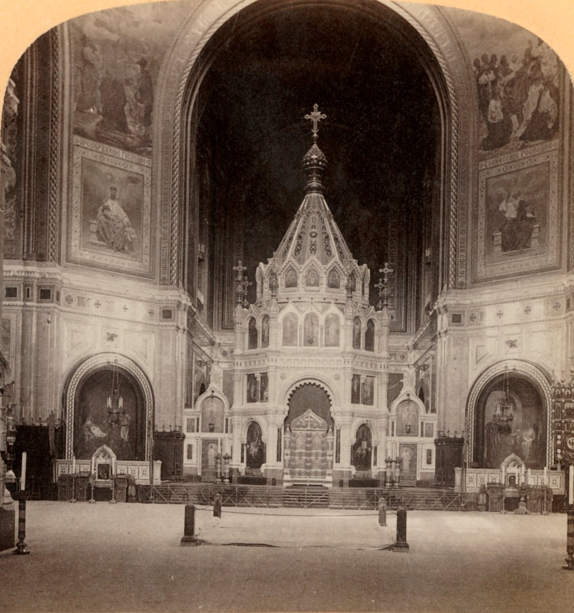 Det storslåtte alteret, Vår Frelsers tempel, Moskvas største kirke, Russland, 1898. av Underwood and Underwood