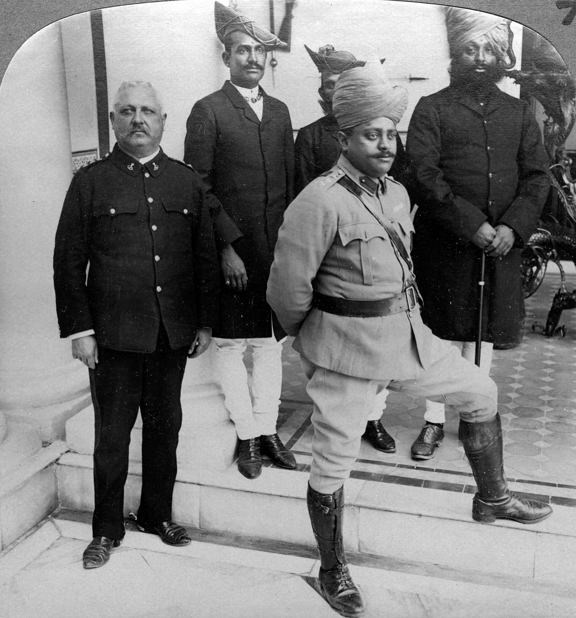 Maharajaen fra Gwalior hjemme, Madhya Pradesh, India, ca 1900-tallet. av Underwood and Underwood