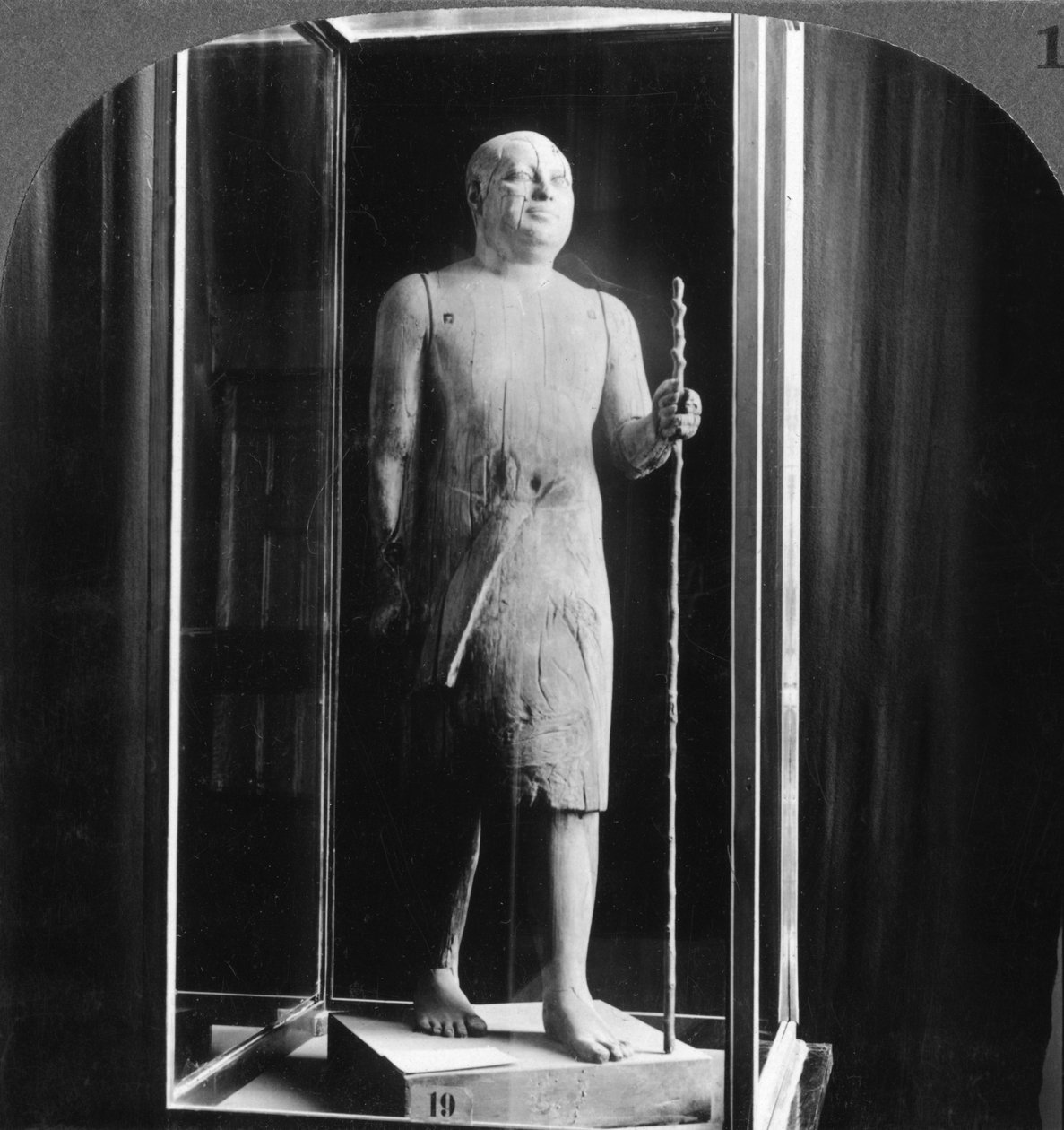 Den berømte trestatuen kalt Sheik-el-Beled, Kairo, Egypt, 1905. av Underwood and Underwood