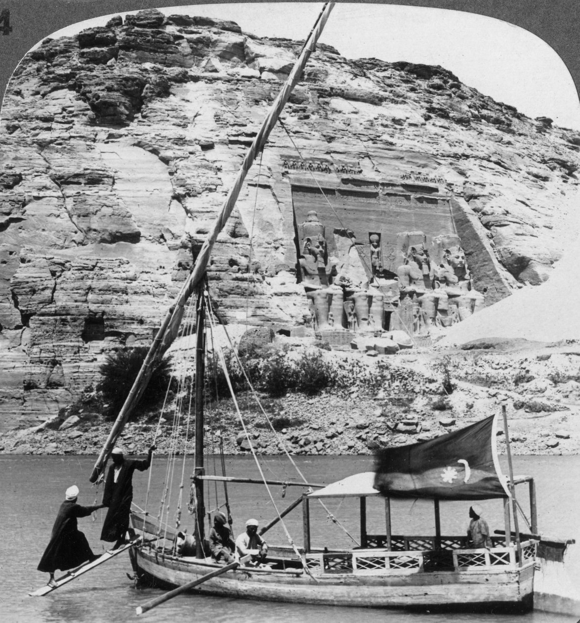 Grottetempelet til Abu Simbel, sett fra Nilen, Egypt, 1905. av Underwood and Underwood