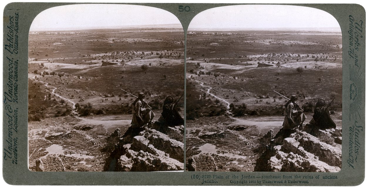 Sletten ved elven Jordan, sett fra ruinene av det gamle Jeriko, Palestina, 1903. av Underwood and Underwood