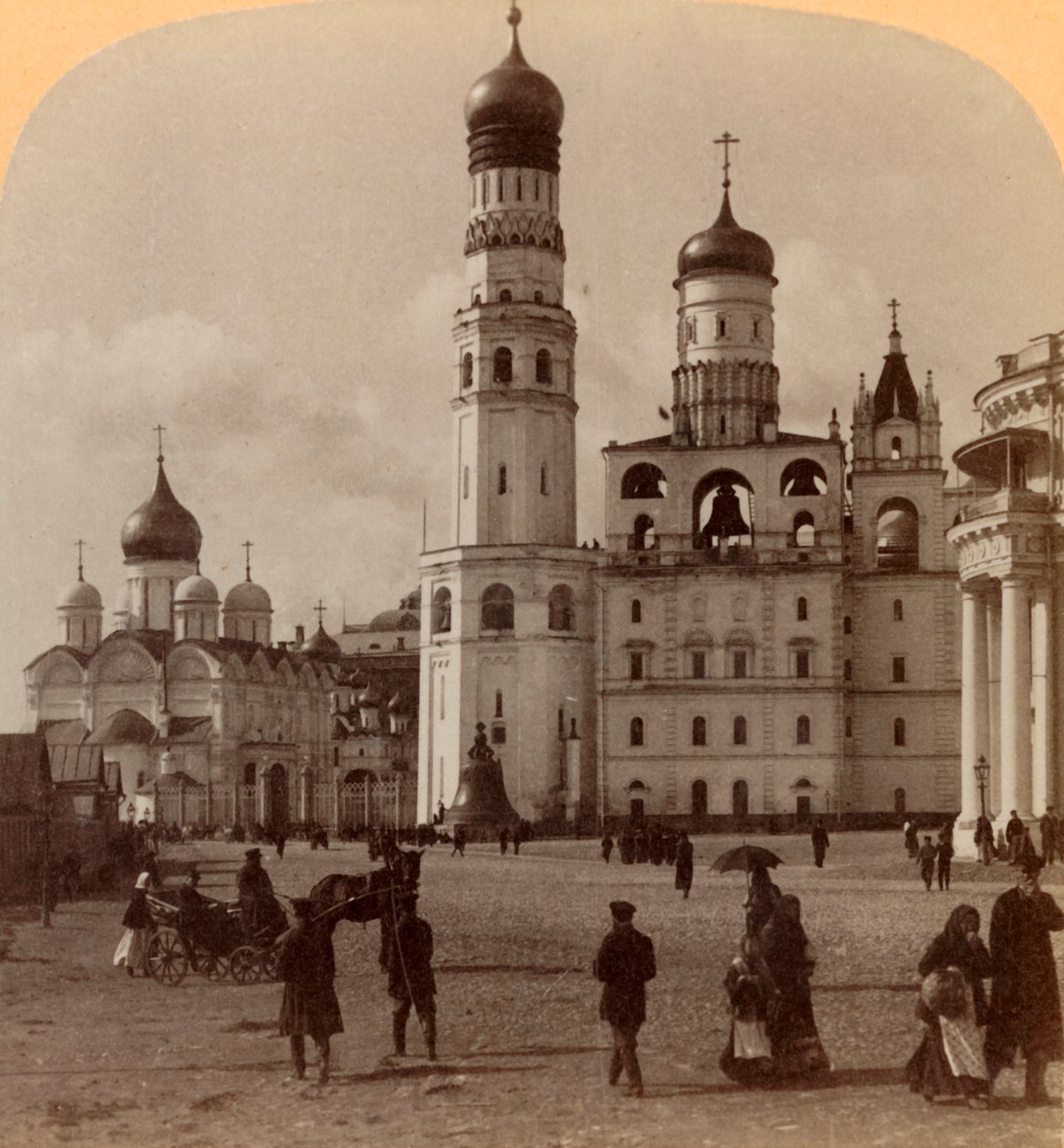 Tårnet til Ivan den store og katedralen til erkeengelen Michael, Kreml, Moskva, Russland, 1898. av Underwood and Underwood