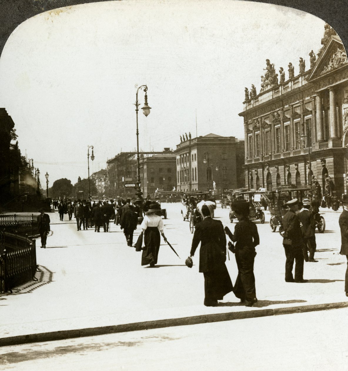 Unter den Linden, Berlin, Tyskland. av Underwood and Underwood